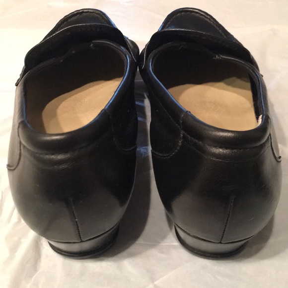 SAS Black 7.5 M Shoe w/ Slight Heel - Picture 4 of 8